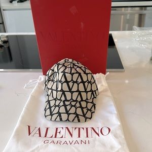 *BRAND NEW* Valentino Hat Never Worn!